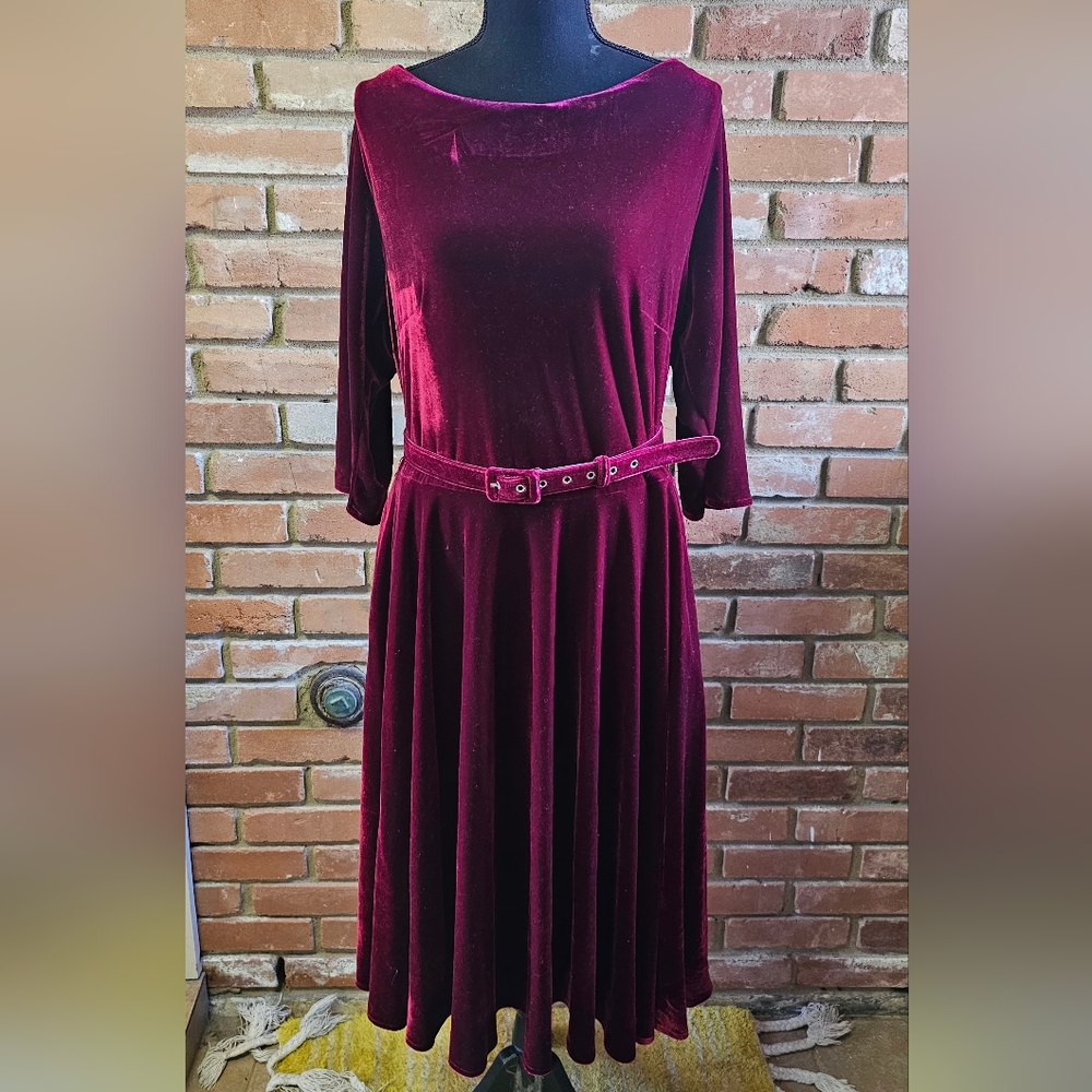 💋 Vintage-Inspired Burgundy Velvet Dress 💋